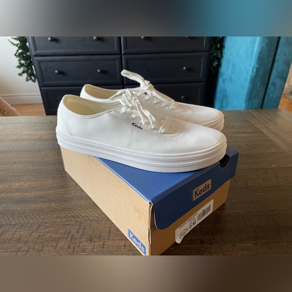Women’s keds size 9 white